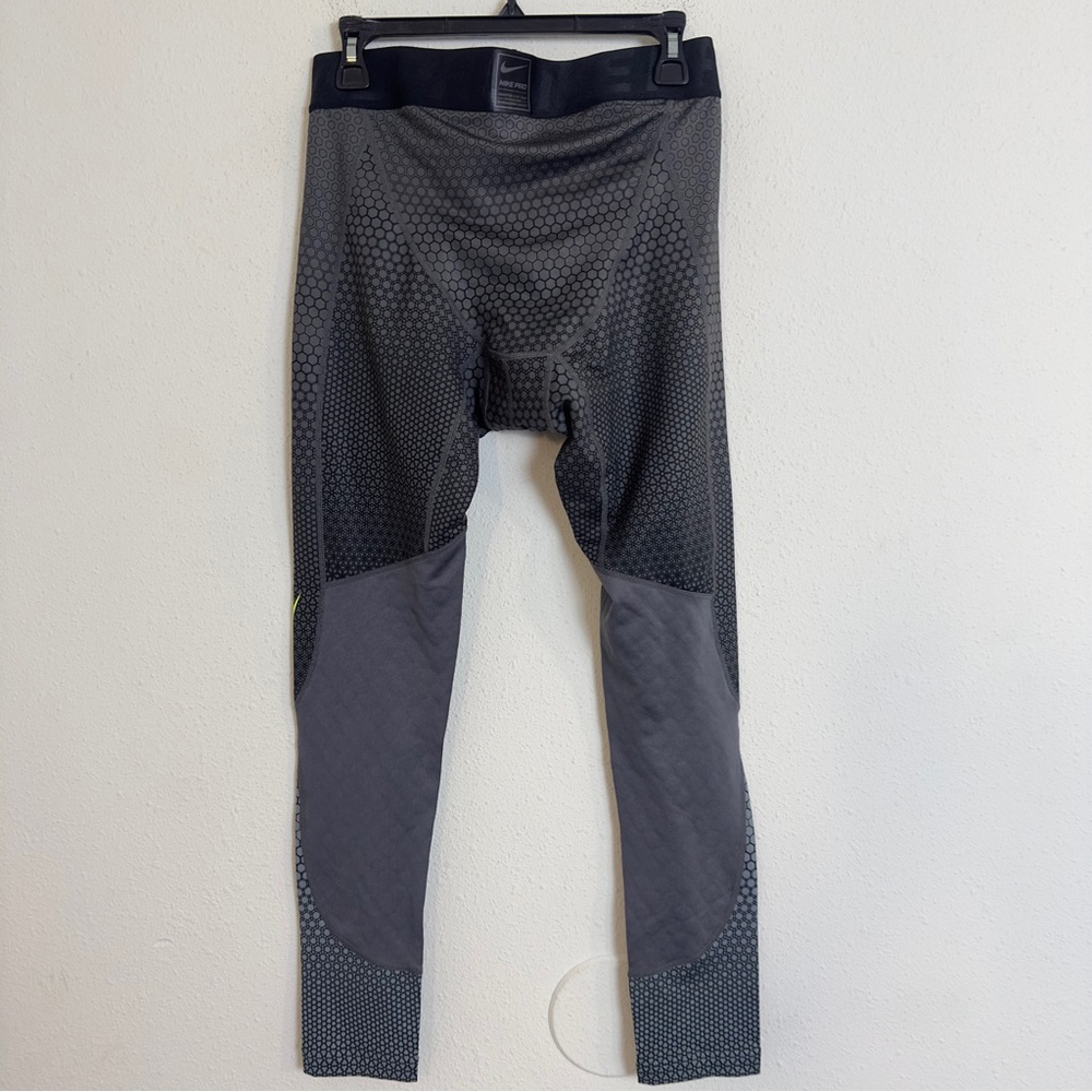 Nike pro hyperwarm hexodrome compression tights - image 4
